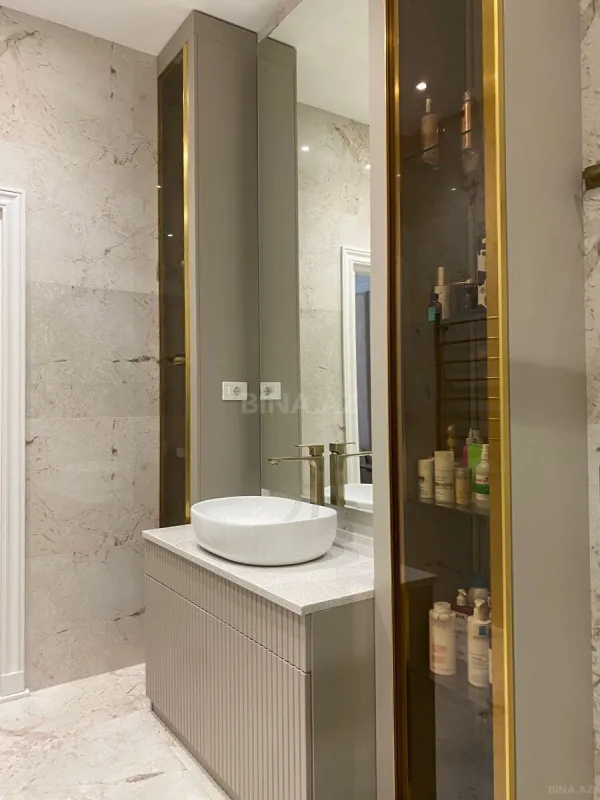 Satılır 4 otaqlı mənzil 250 m²