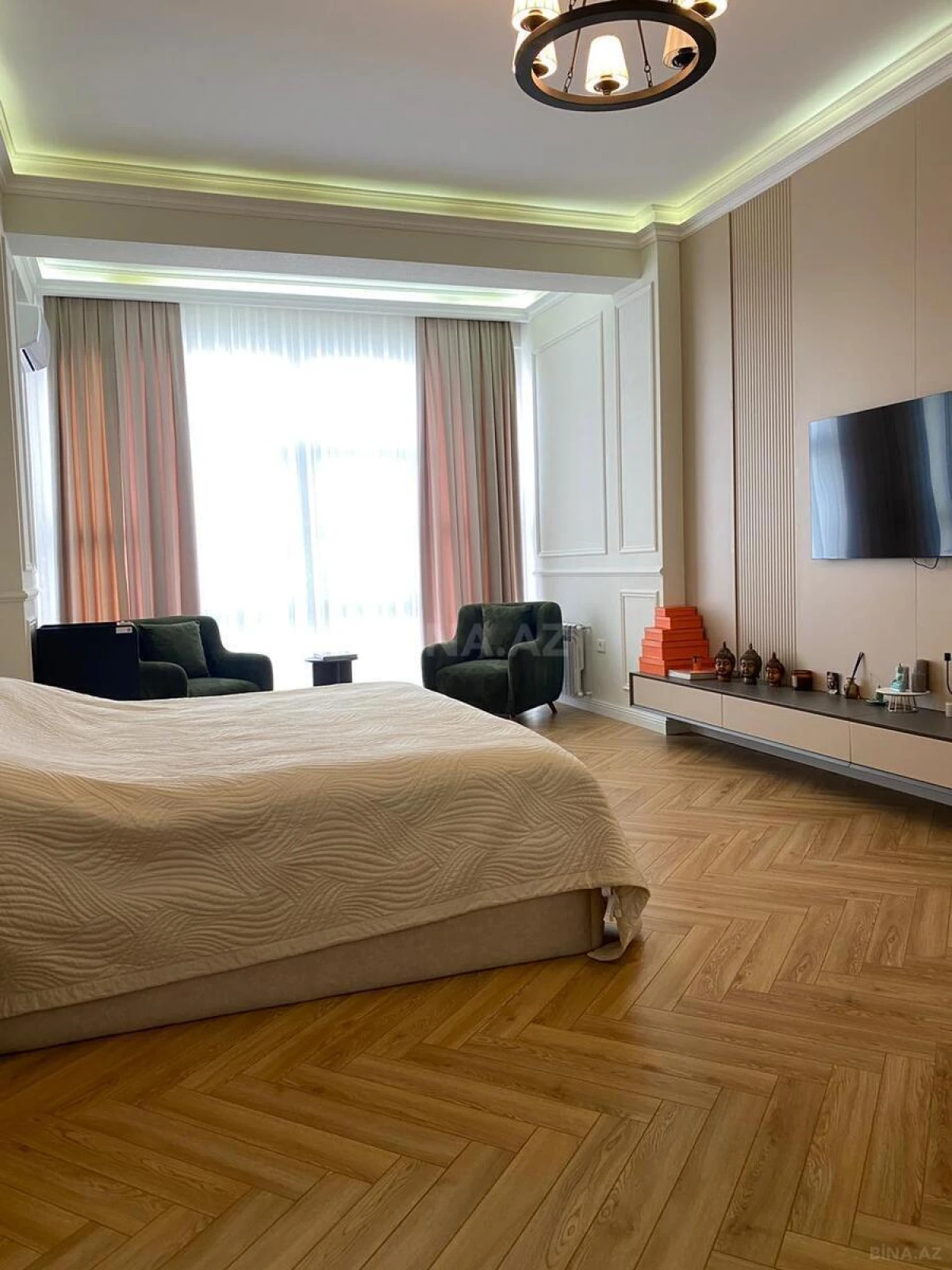 Satılır 4 otaqlı mənzil 250 m²