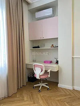 Satılır 4 otaqlı mənzil 250 m²