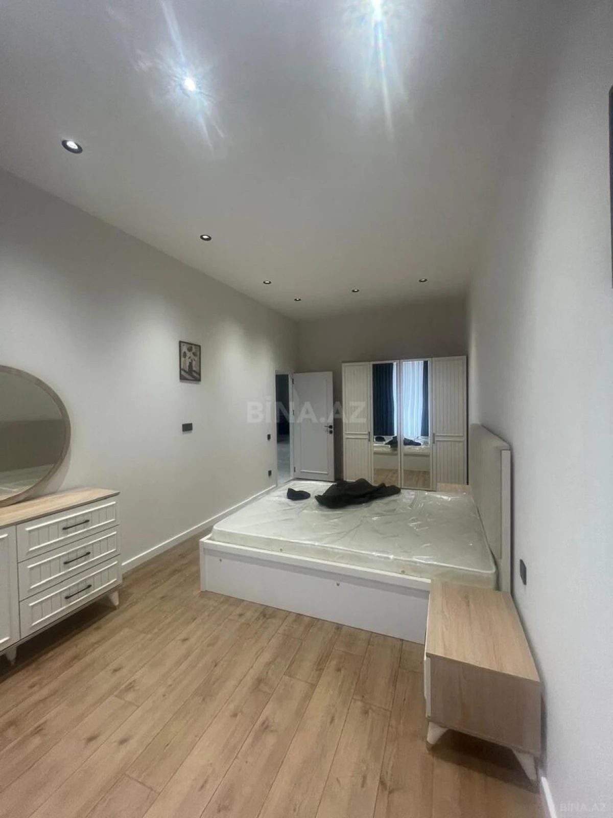 Kirayə verilir 2 otaqlı mənzil 117 m²