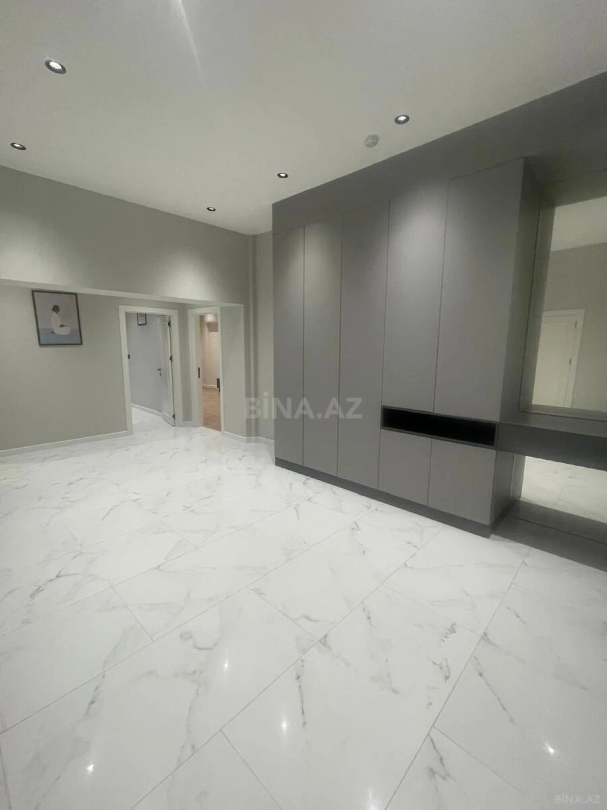 Kirayə verilir 2 otaqlı mənzil 117 m²