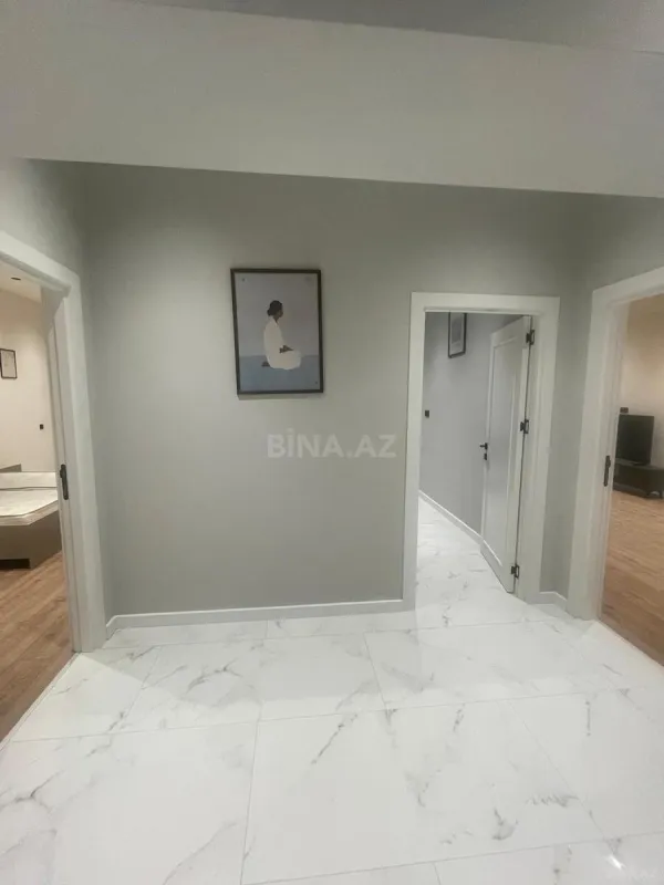 Kirayə verilir 2 otaqlı mənzil 117 m²