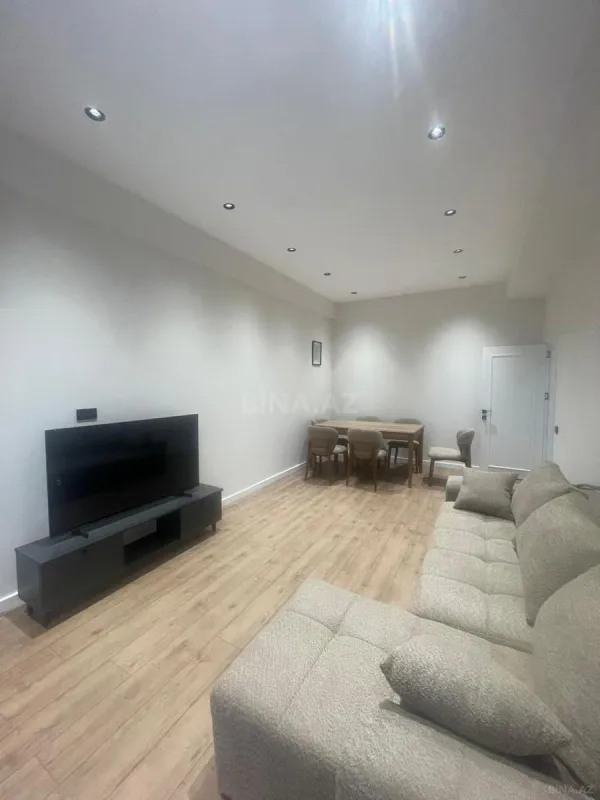 Kirayə verilir 2 otaqlı mənzil 117 m²