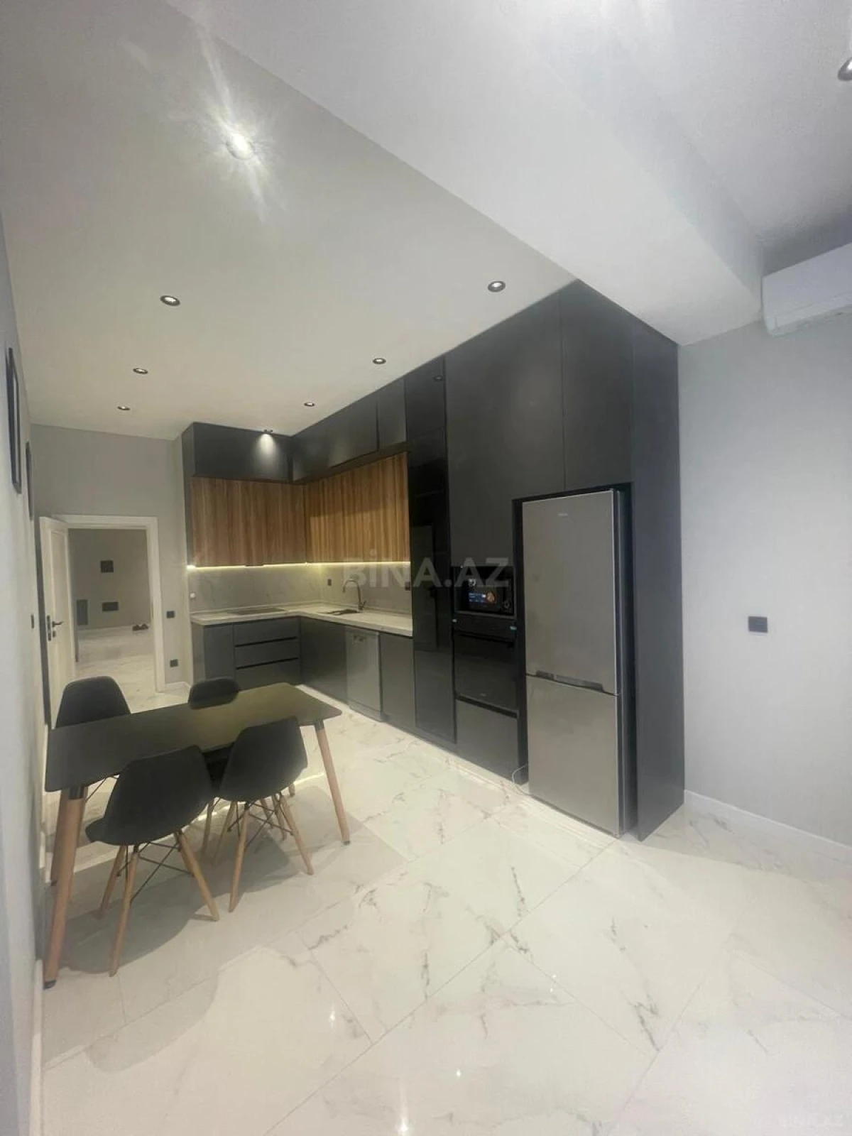 Kirayə verilir 2 otaqlı mənzil 117 m²