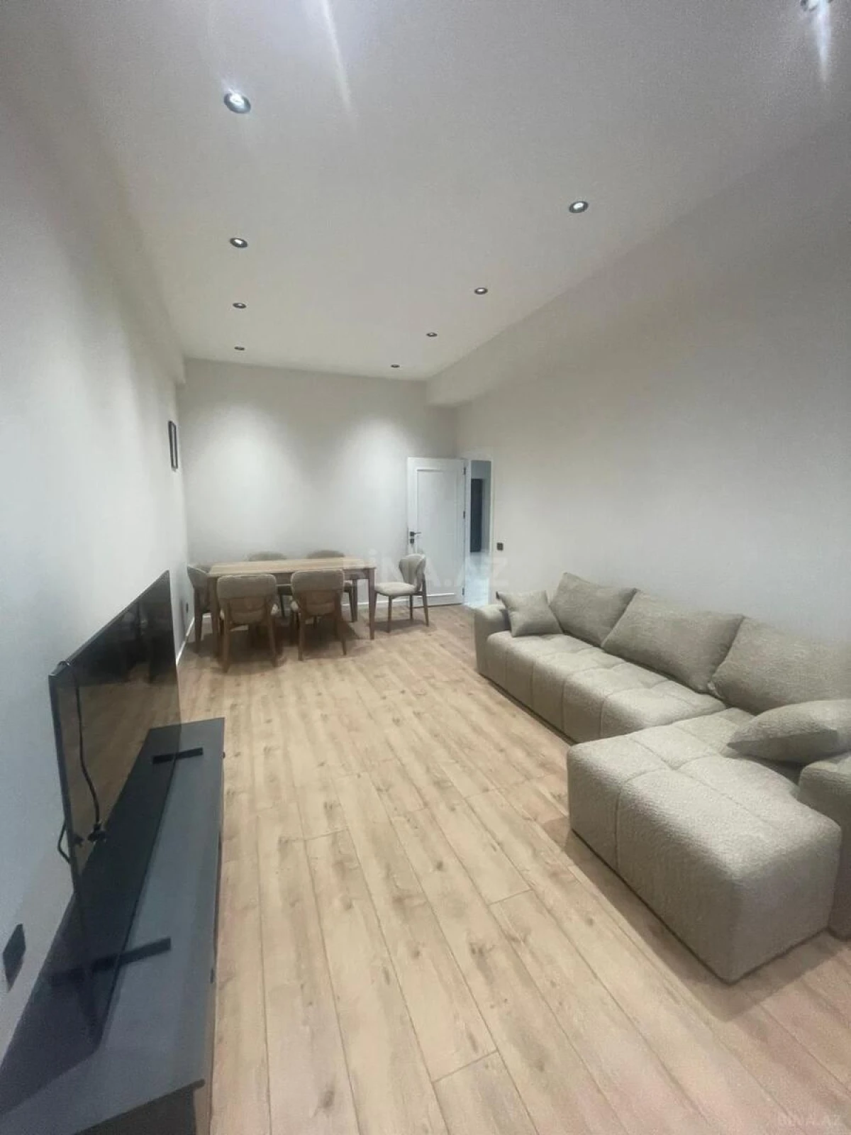 Kirayə verilir 2 otaqlı mənzil 117 m²