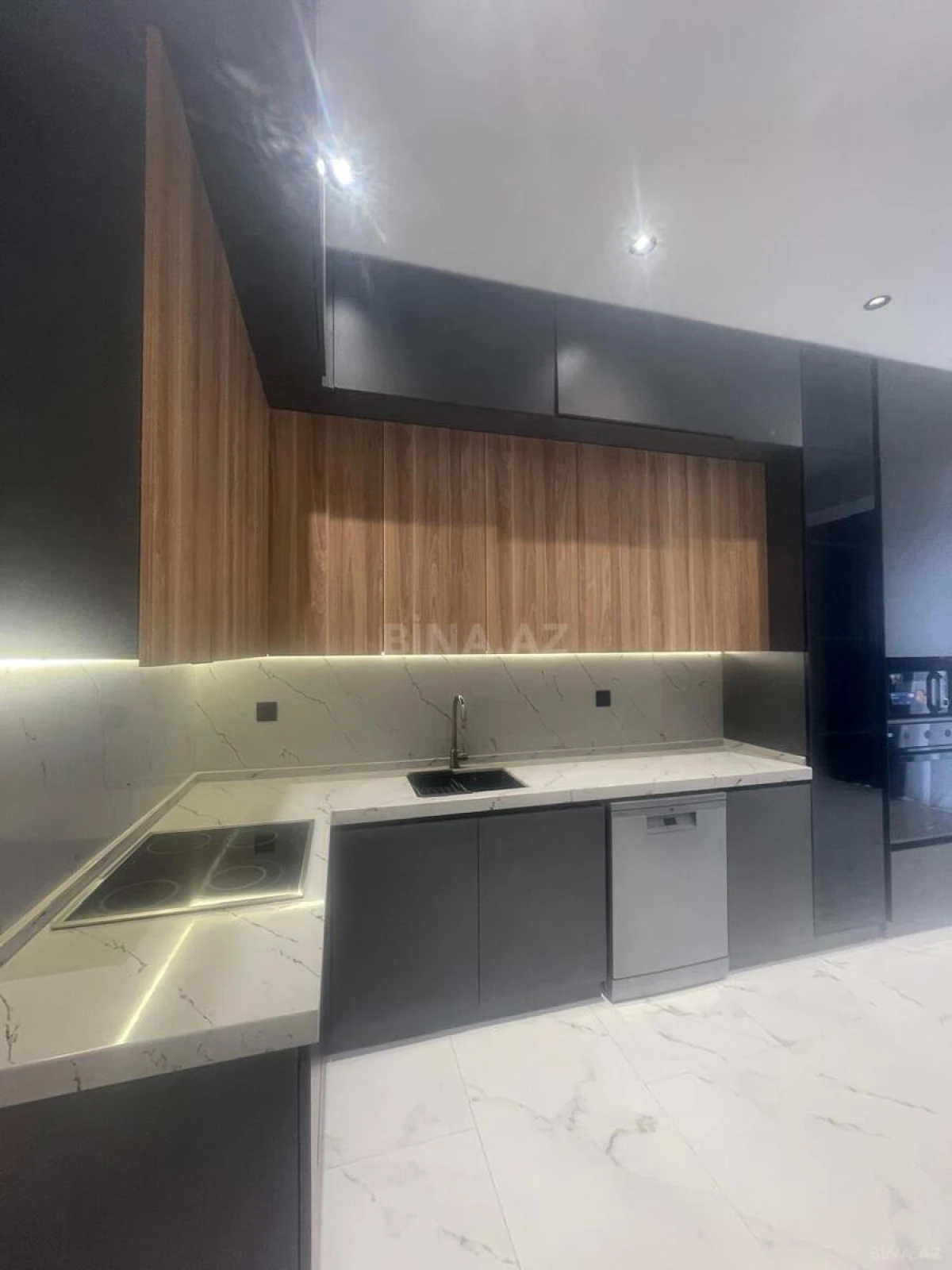 Kirayə verilir 2 otaqlı mənzil 117 m²