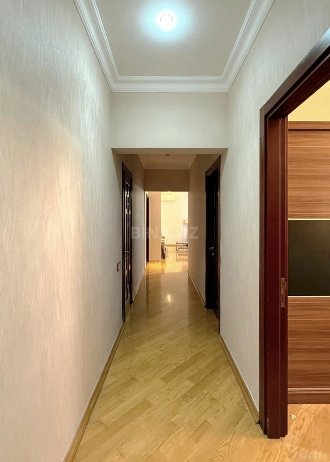 Kirayə verilir 4 otaqlı mənzil 183 m²