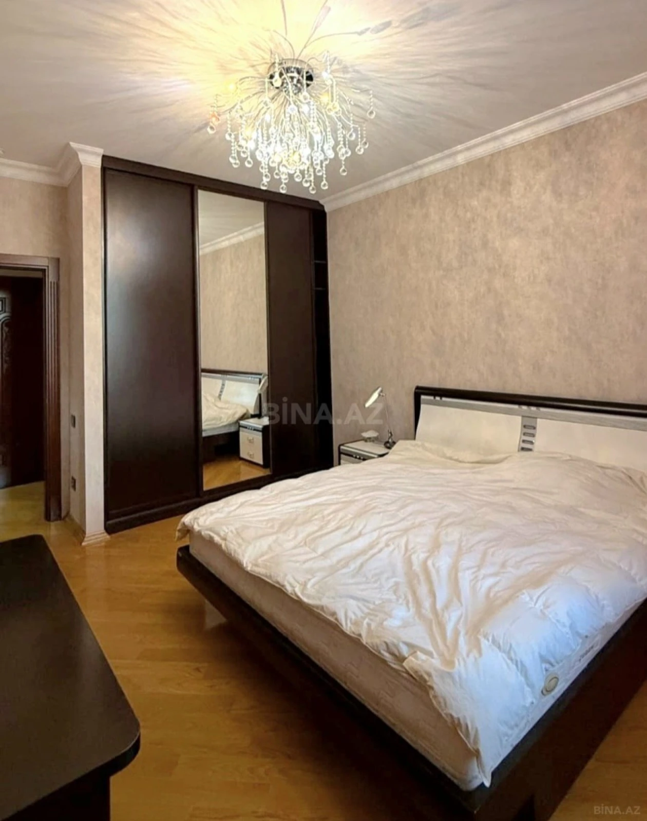 Kirayə verilir 4 otaqlı mənzil 183 m²