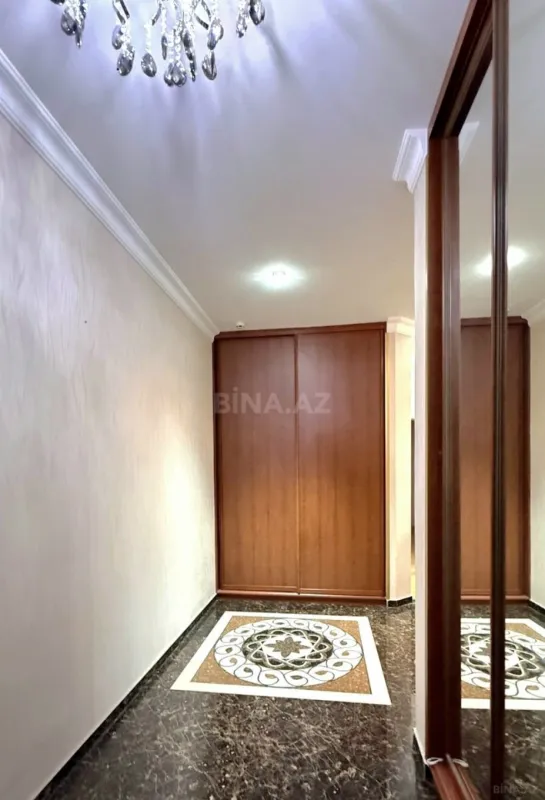 Kirayə verilir 4 otaqlı mənzil 183 m²