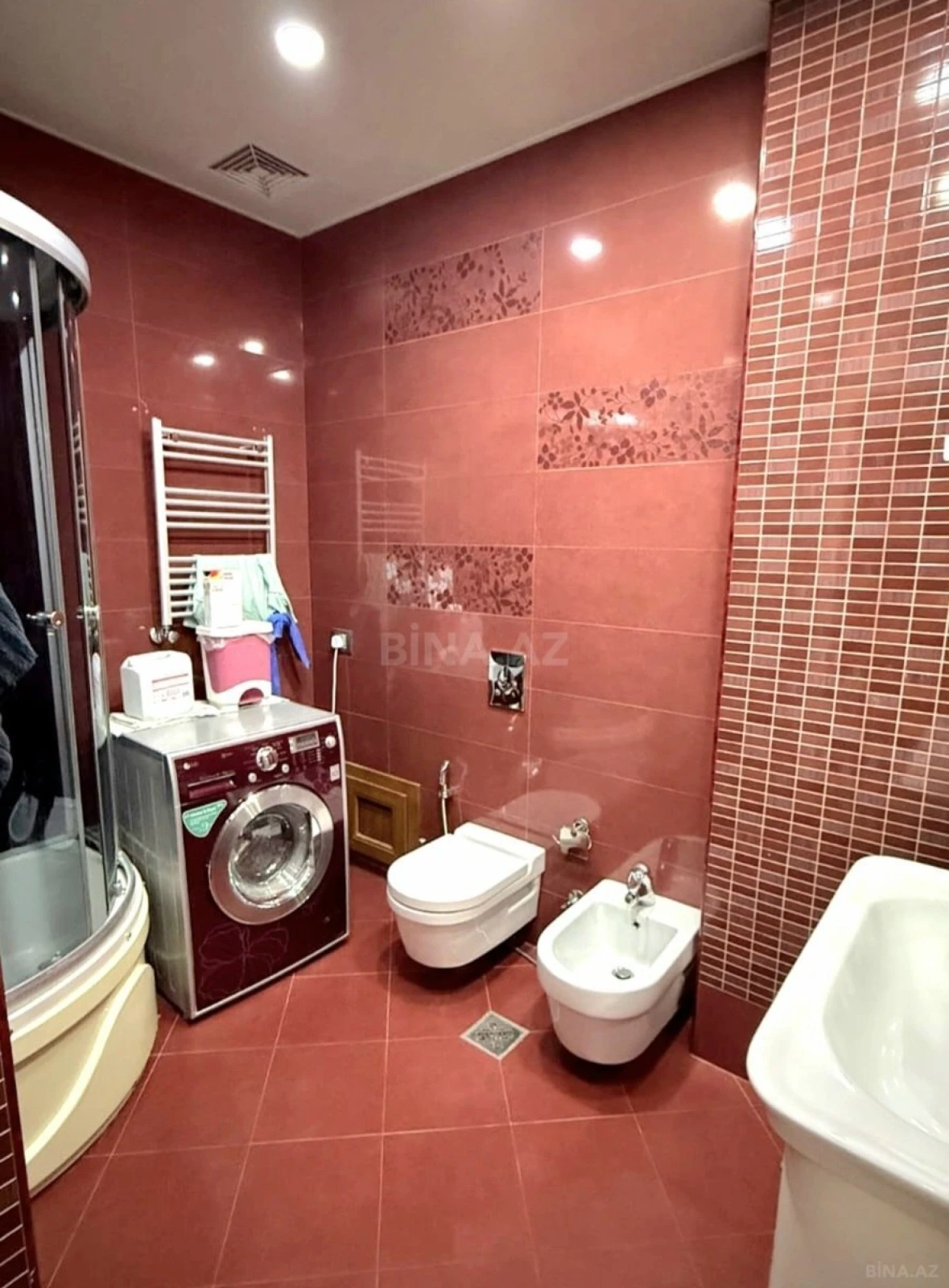 Kirayə verilir 4 otaqlı mənzil 183 m²