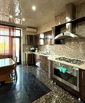 Kirayə verilir 4 otaqlı mənzil 183 m²