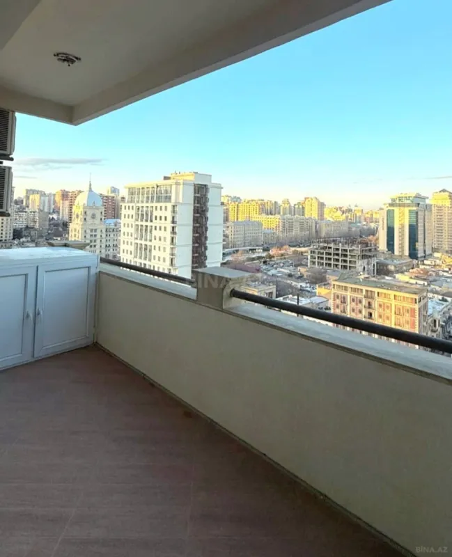 Kirayə verilir 4 otaqlı mənzil 183 m²