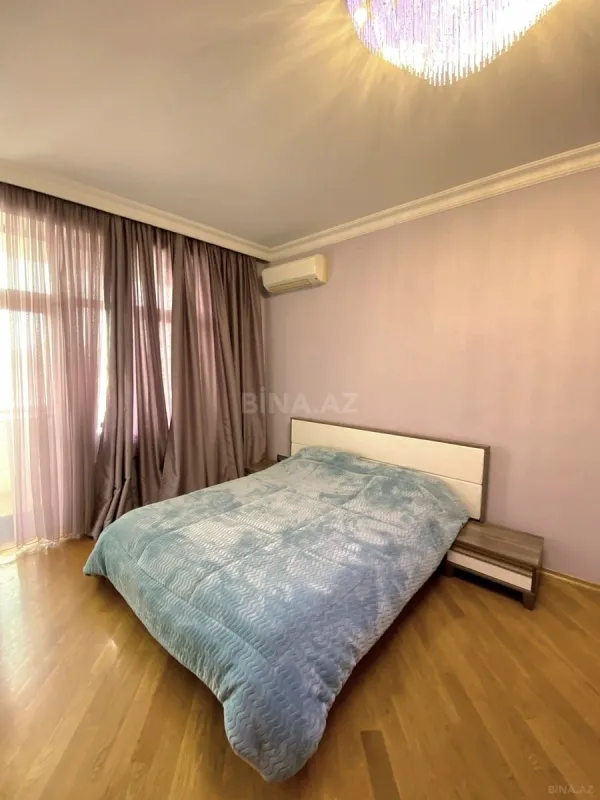Kirayə verilir 4 otaqlı mənzil 183 m²