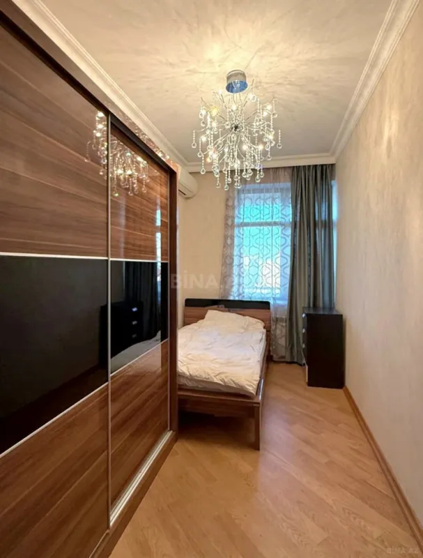 Kirayə verilir 4 otaqlı mənzil 183 m²