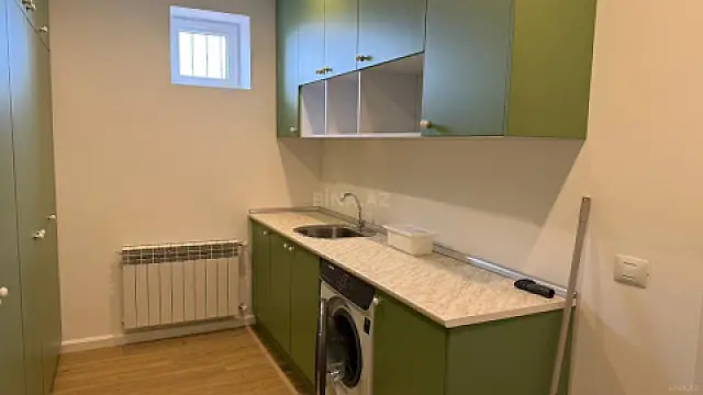 Satılır 5 otaqlı həyət evi 280 m²
