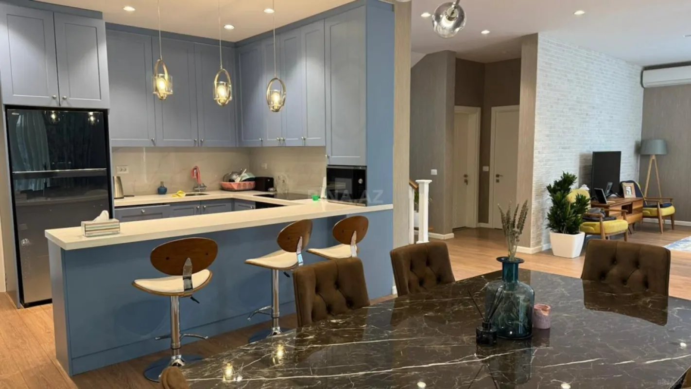 Satılır 5 otaqlı həyət evi 280 m²