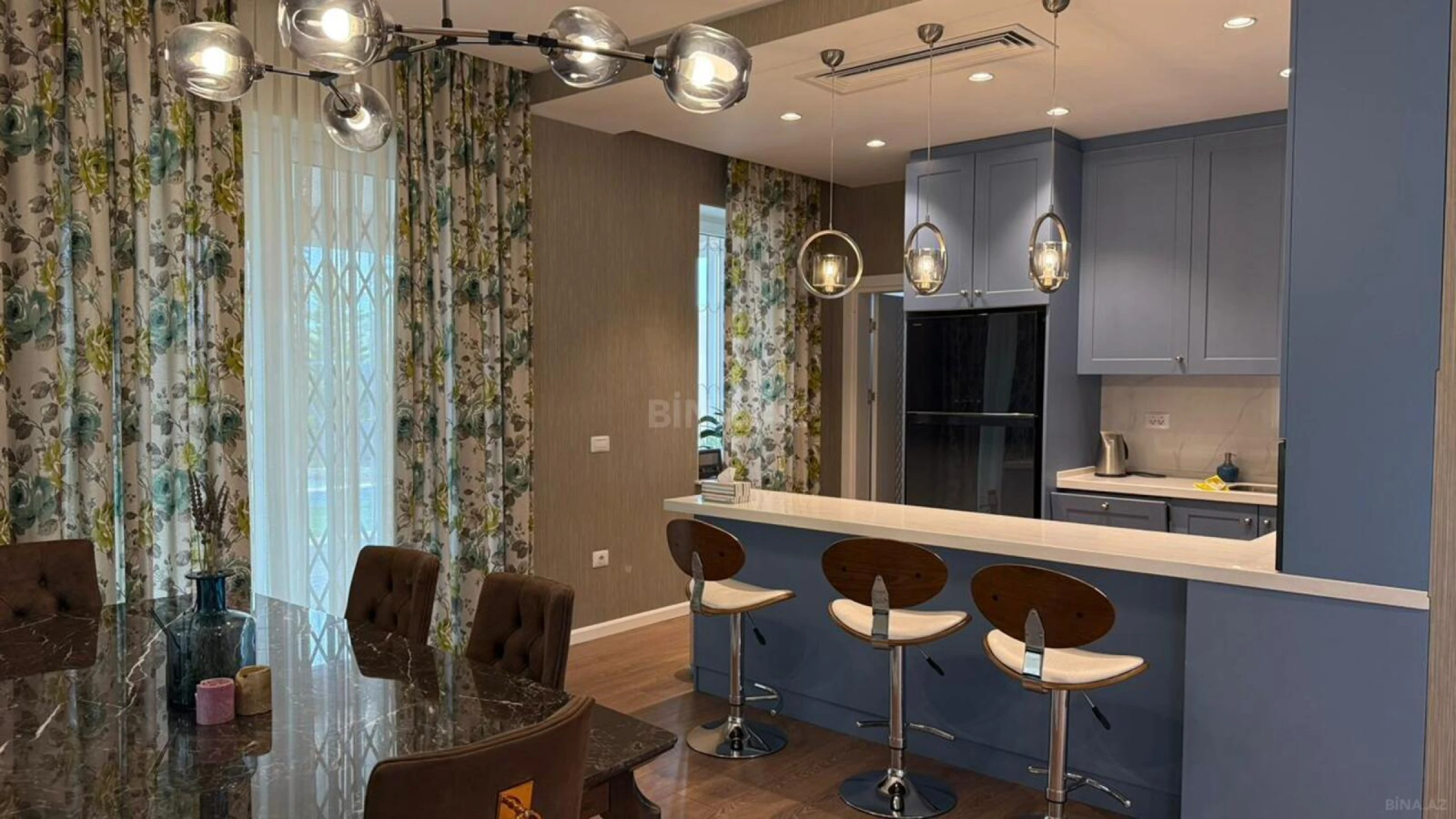 Satılır 5 otaqlı həyət evi 280 m²