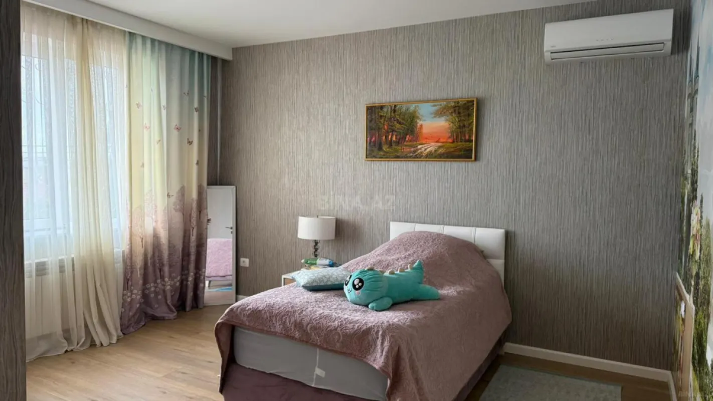 Satılır 5 otaqlı həyət evi 280 m²