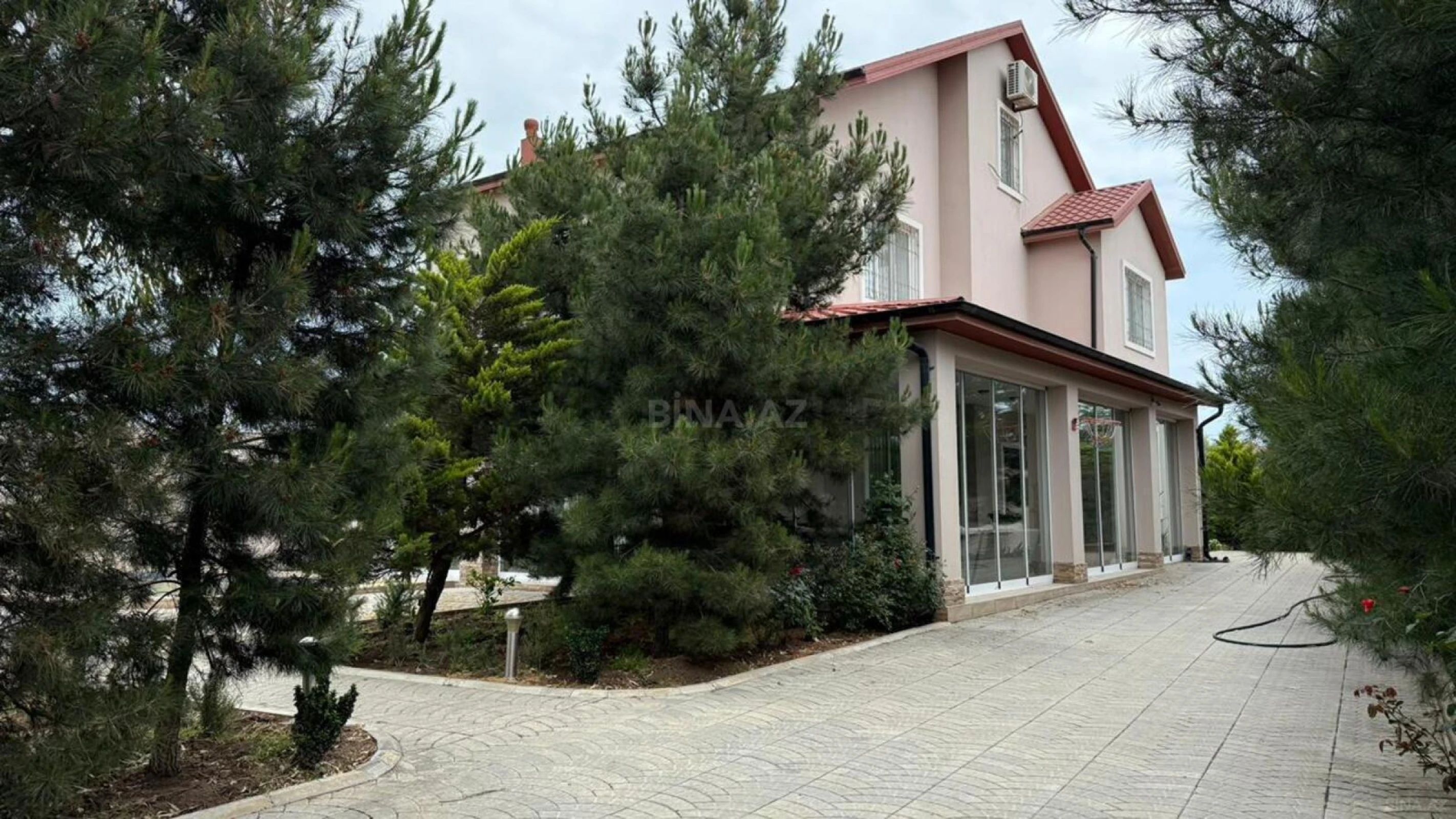 Satılır 5 otaqlı həyət evi 280 m²