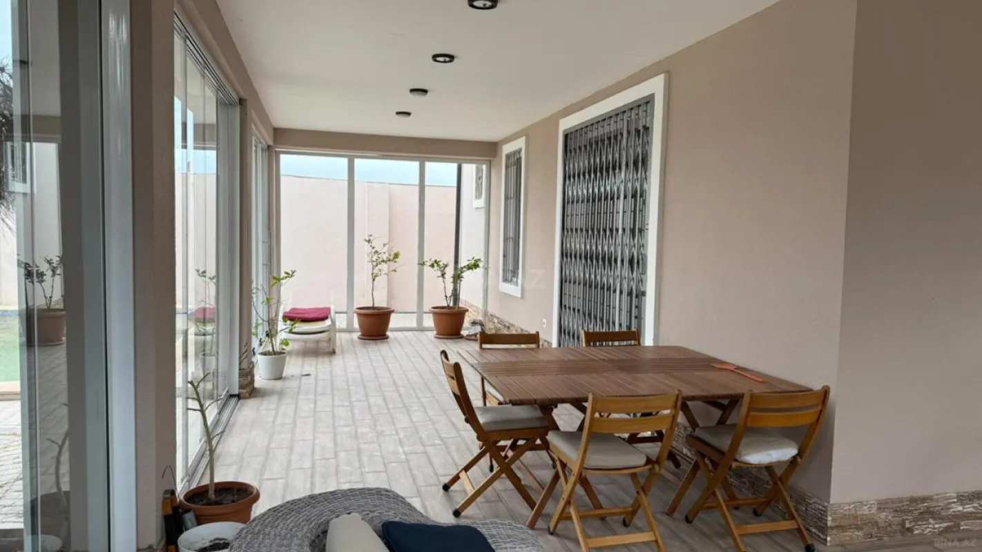 Satılır 5 otaqlı həyət evi 280 m²