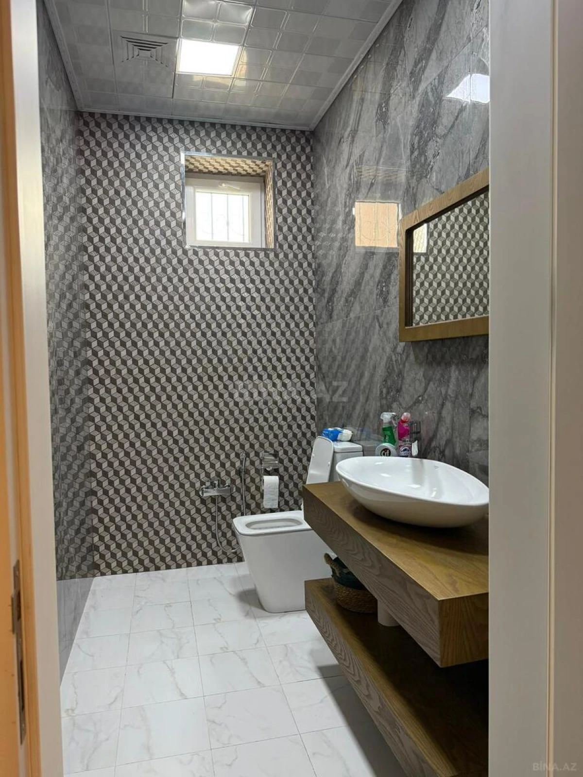 Satılır 5 otaqlı həyət evi 280 m²