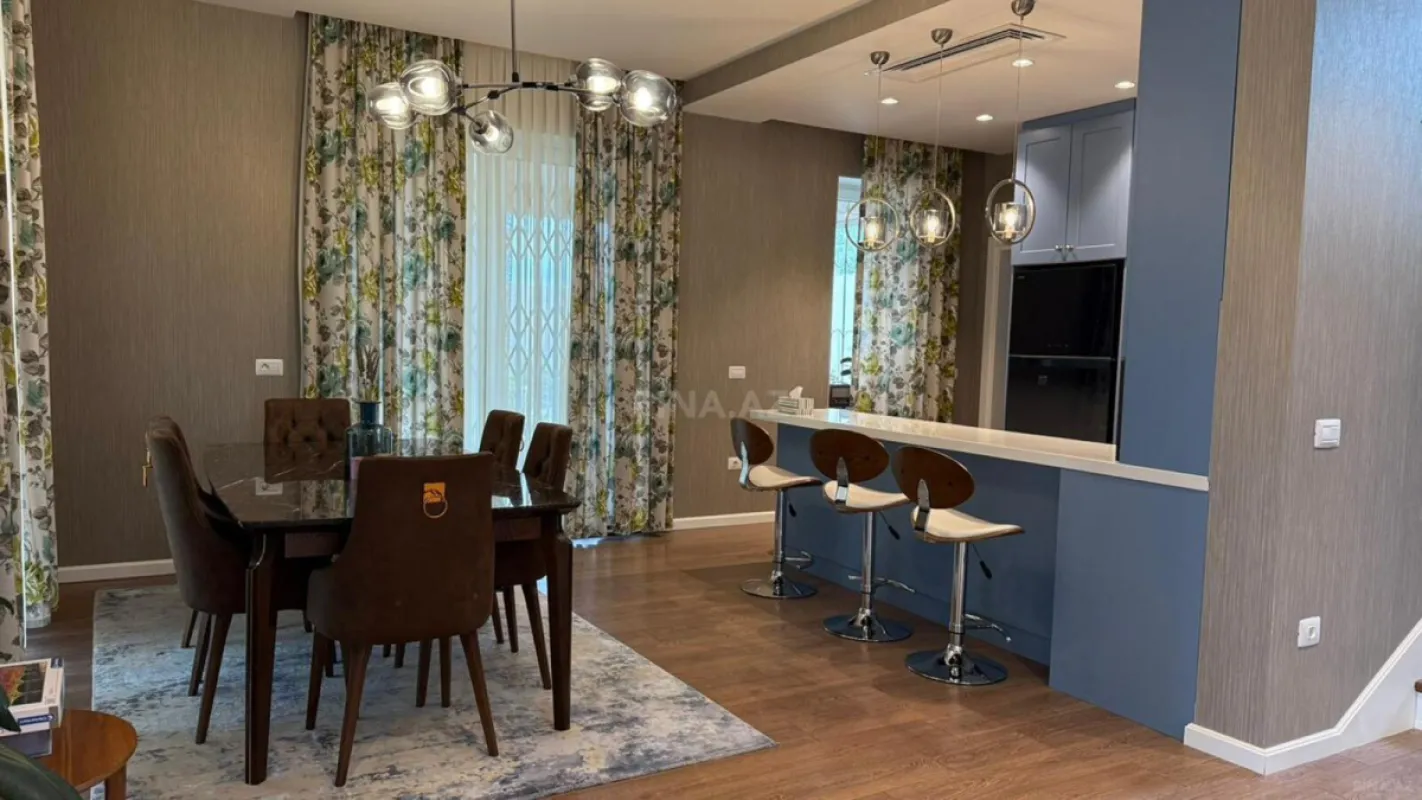 Satılır 5 otaqlı həyət evi 280 m²