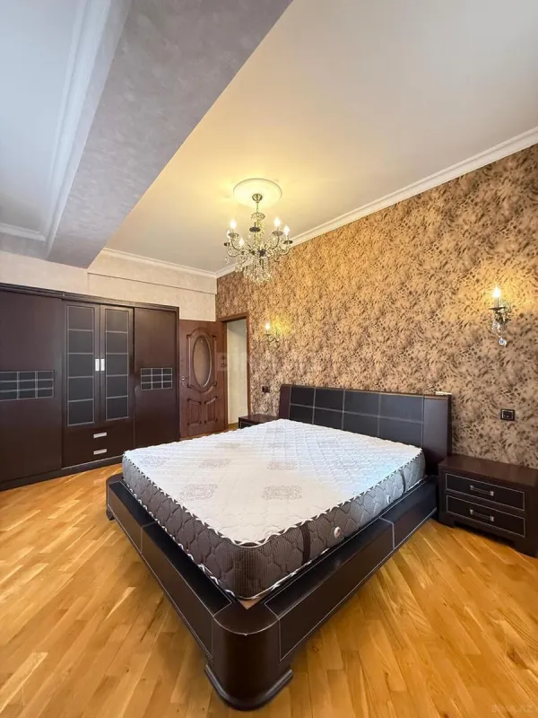 Satılır 3 otaqlı mənzil 120 m²
