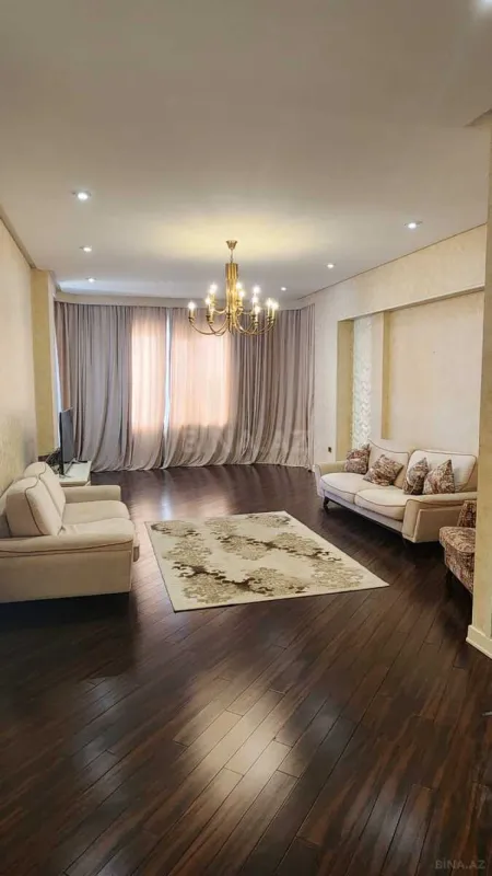 Satılır 4 otaqlı mənzil 190 m²