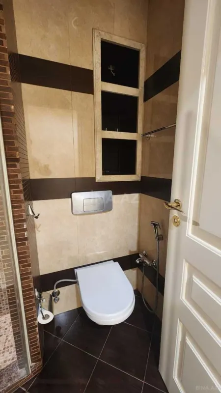 Satılır 4 otaqlı mənzil 190 m²