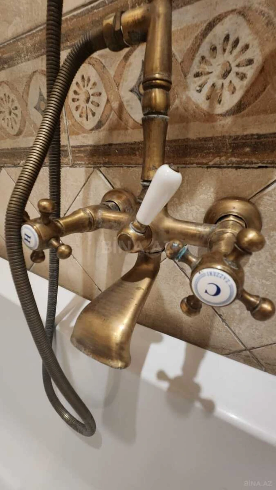 Satılır 4 otaqlı mənzil 190 m²