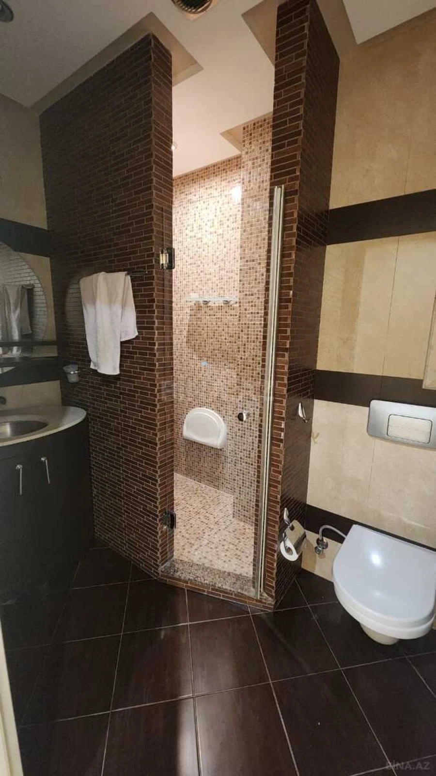 Satılır 4 otaqlı mənzil 190 m²
