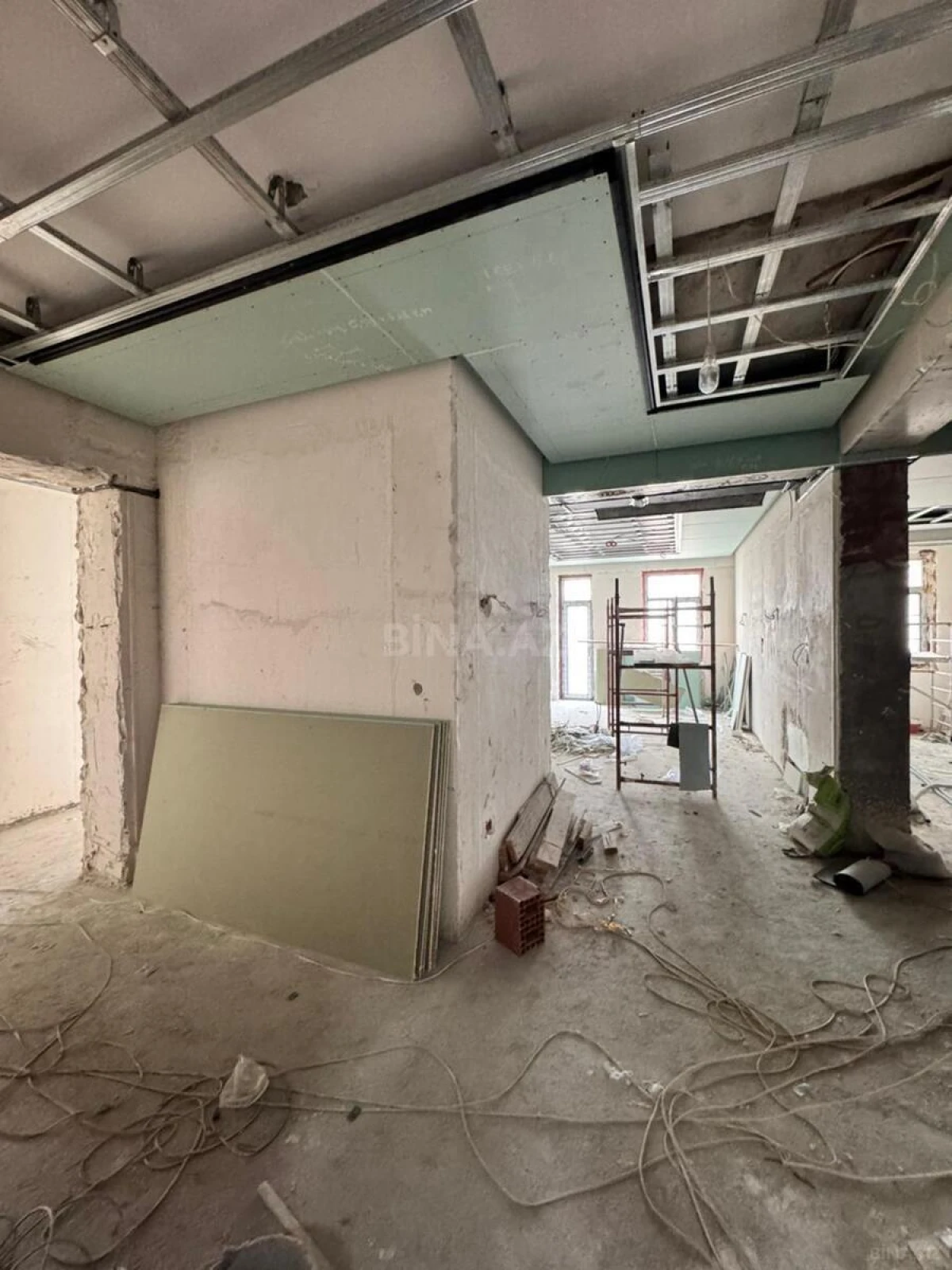 Satılır 4 otaqlı mənzil 250 m²