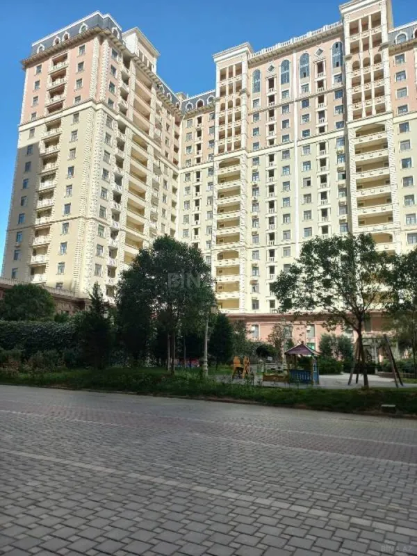 Satılır 4 otaqlı mənzil 250 m²