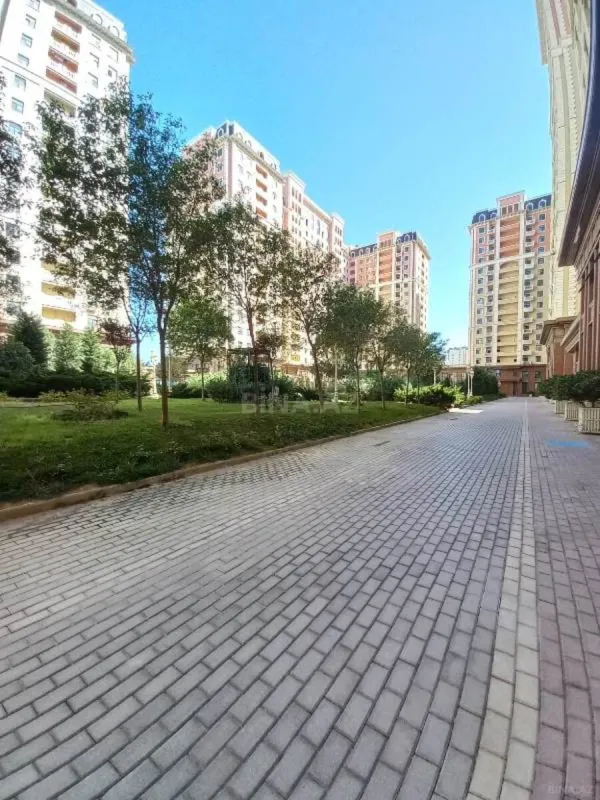Satılır 4 otaqlı mənzil 250 m²