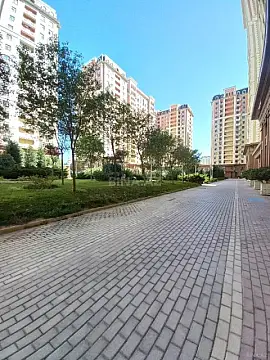 Satılır 4 otaqlı mənzil 250 m²