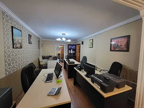 Kirayə verilir 2 otaqlı ofis 60 m²
