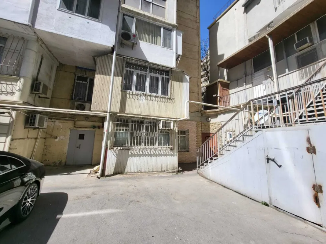 Kirayə verilir 2 otaqlı ofis 60 m²