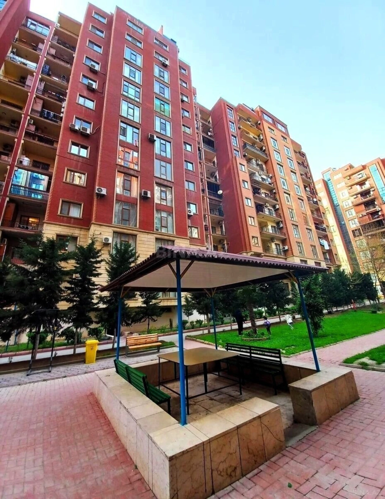 Satılır 4 otaqlı mənzil 185 m²