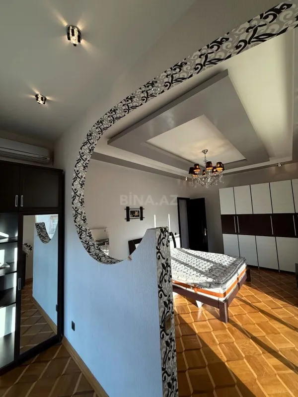 Satılır 4 otaqlı mənzil 185 m²