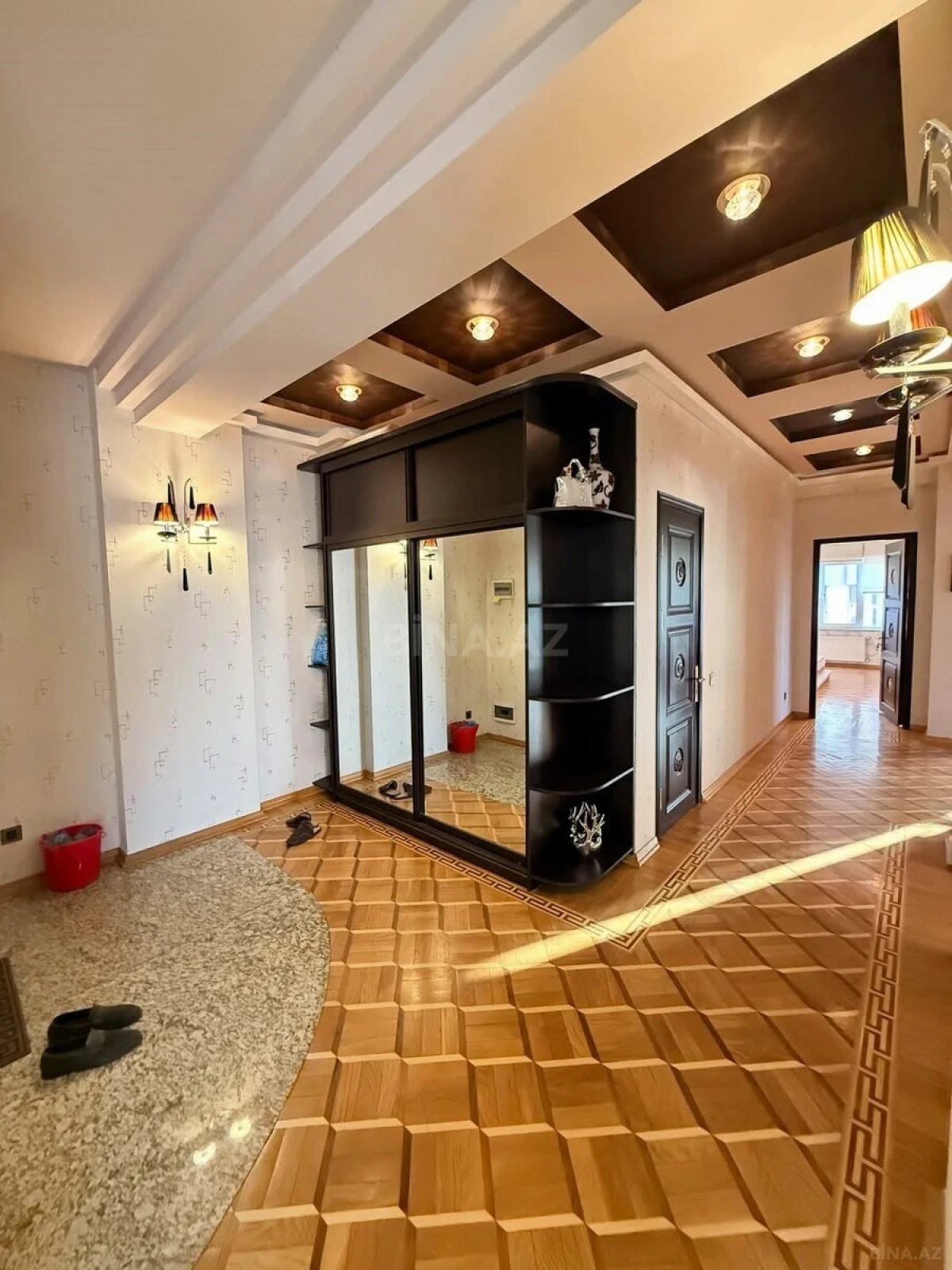 Satılır 4 otaqlı mənzil 185 m²