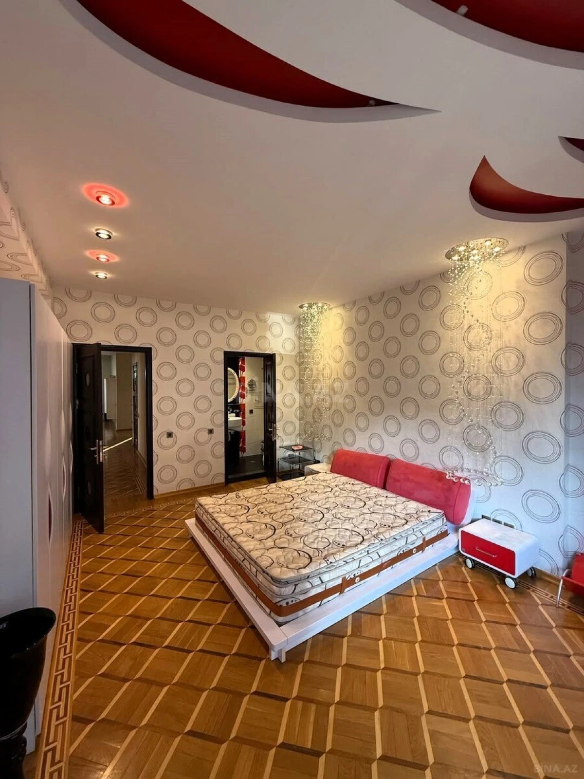 Satılır 4 otaqlı mənzil 185 m²