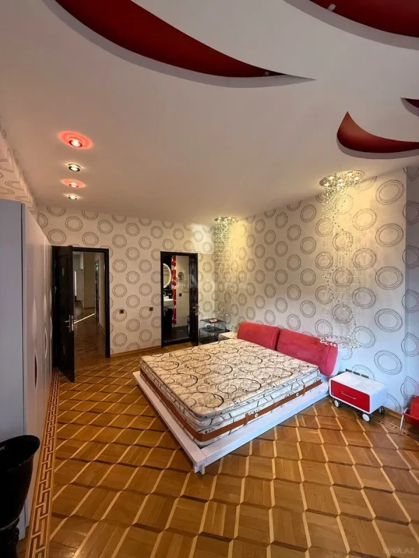 Satılır 4 otaqlı mənzil 185 m²