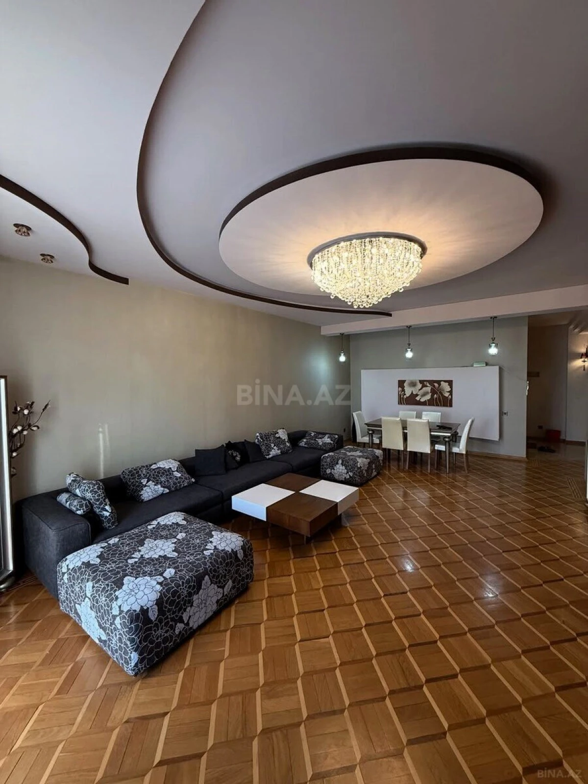 Satılır 4 otaqlı mənzil 185 m²
