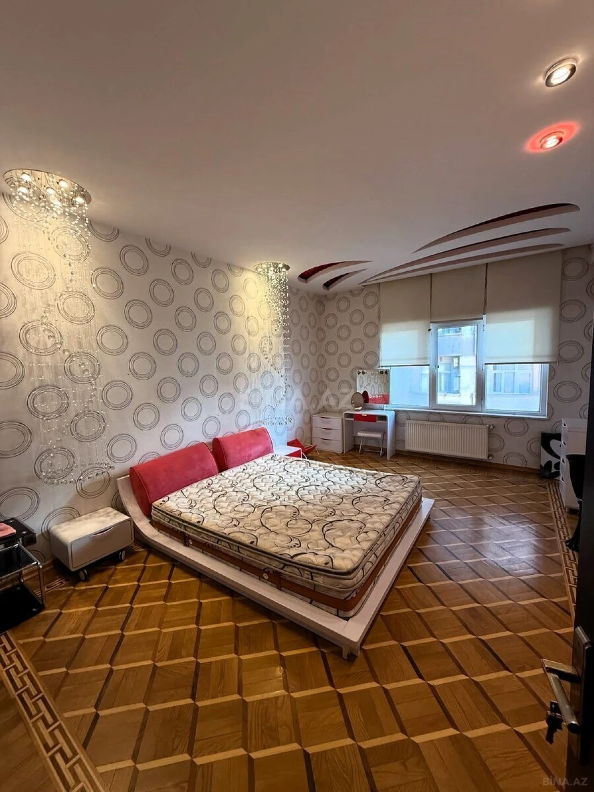 Satılır 4 otaqlı mənzil 185 m²