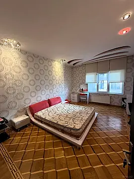 Satılır 4 otaqlı mənzil 185 m²