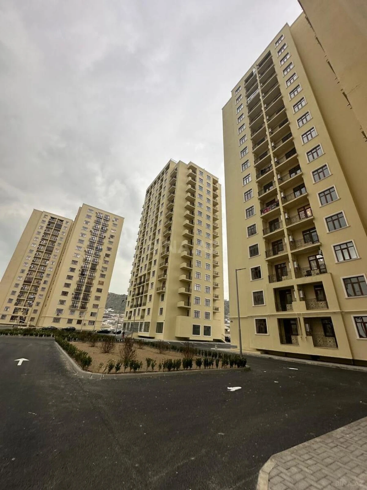 Satılır 2 otaqlı mənzil 83 m²