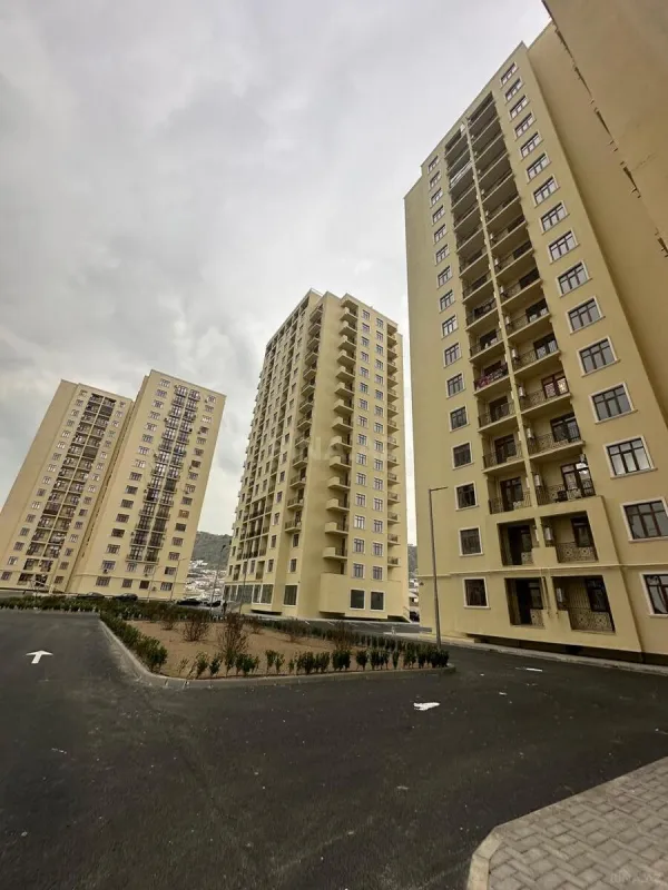 Satılır 2 otaqlı mənzil 83 m²