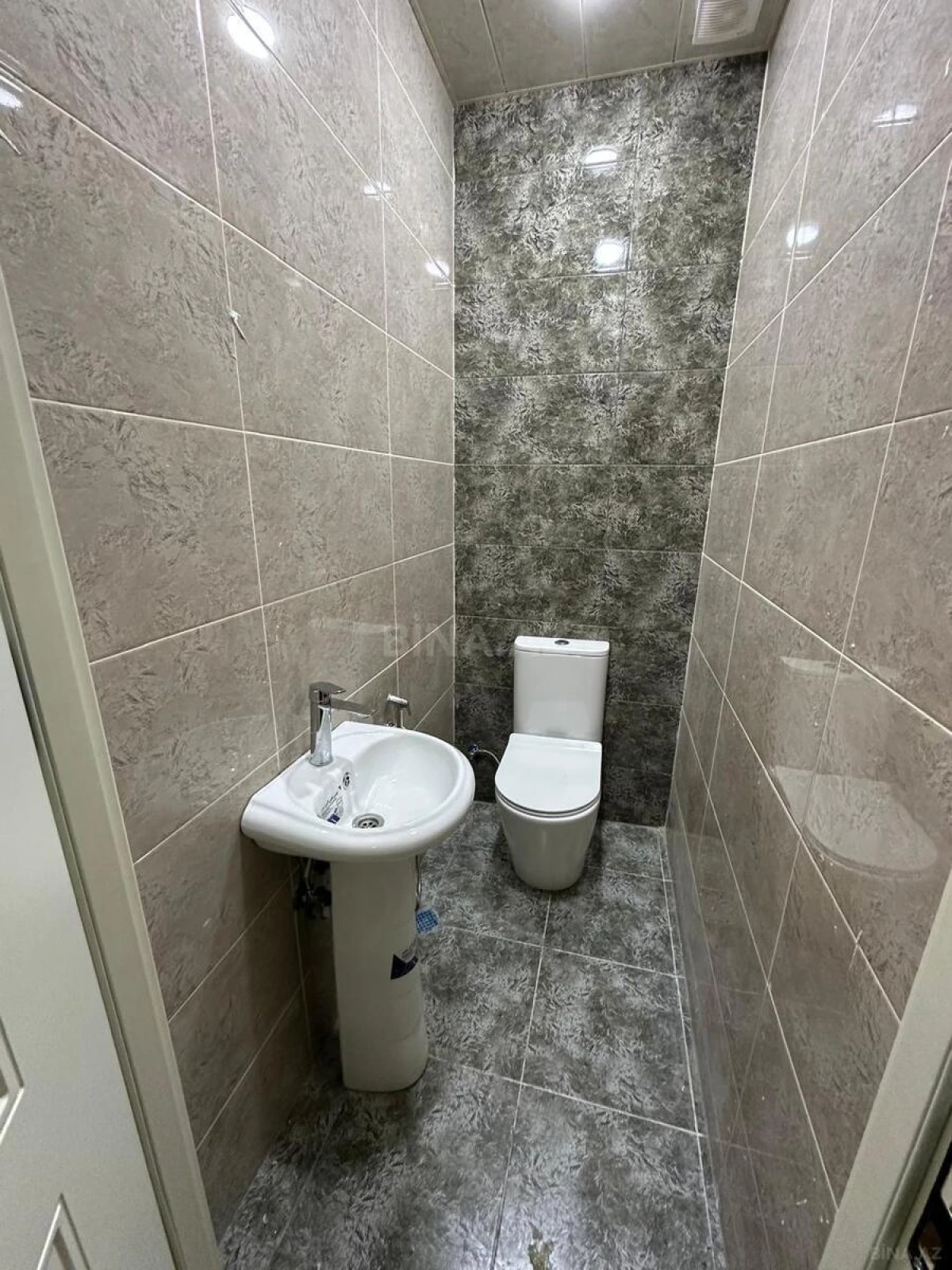 Satılır 2 otaqlı mənzil 83 m²