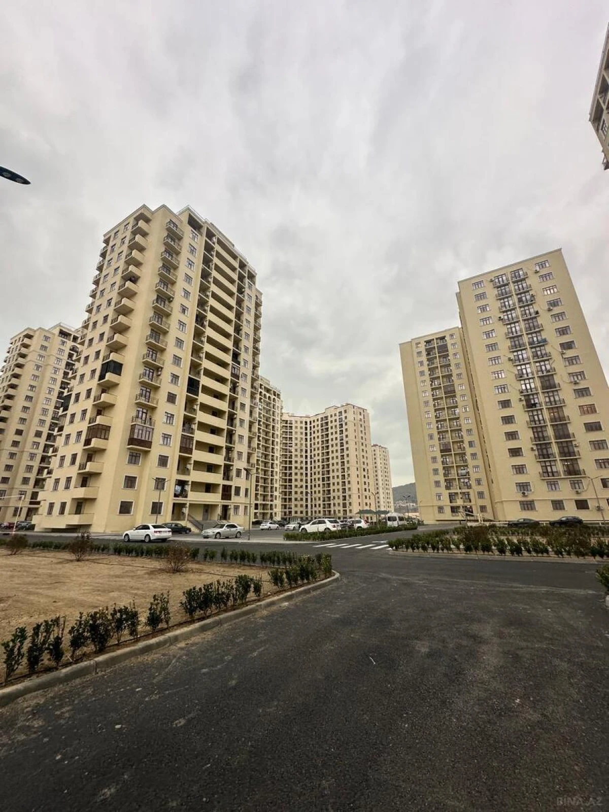 Satılır 2 otaqlı mənzil 83 m²