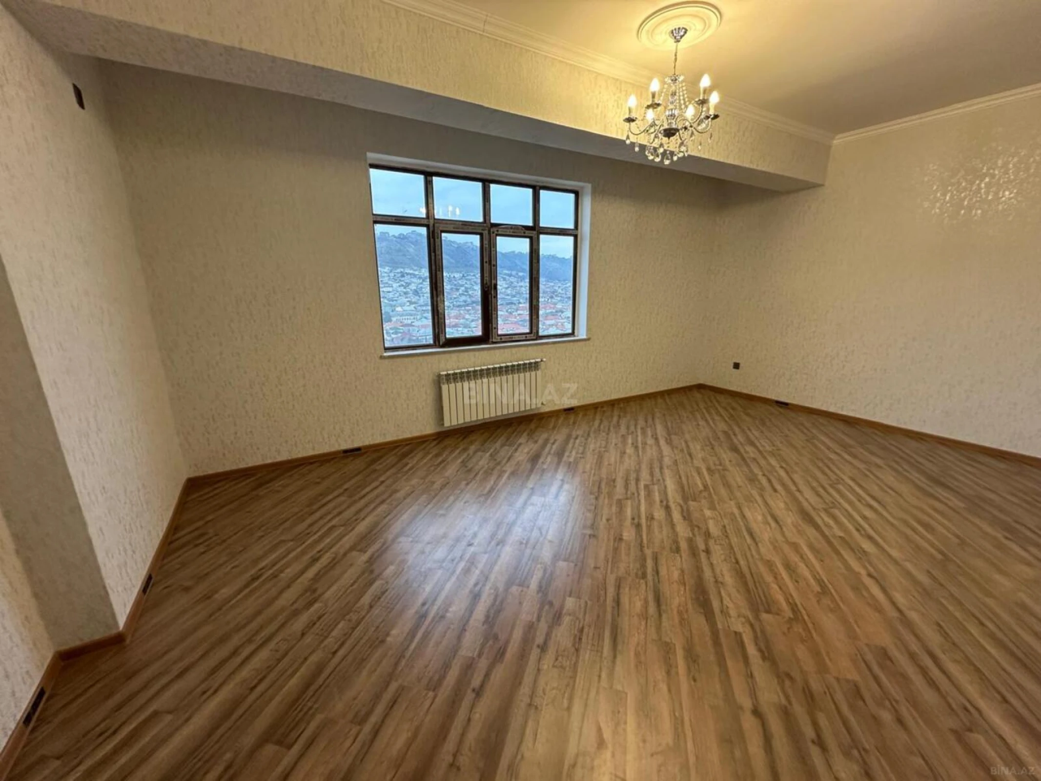 Satılır 2 otaqlı mənzil 83 m²